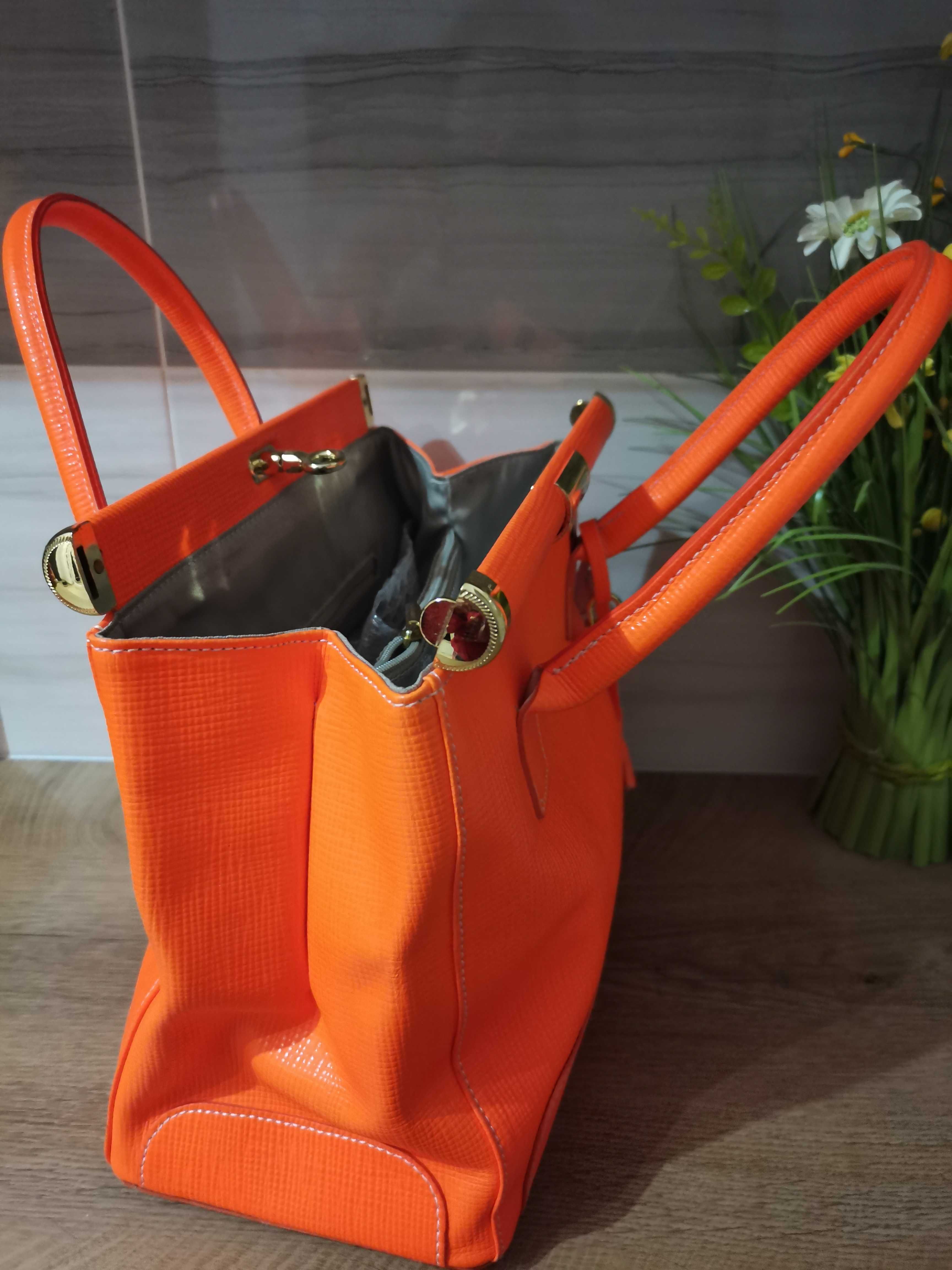 Дамска лятна чанта. Цвят портокал флуо.