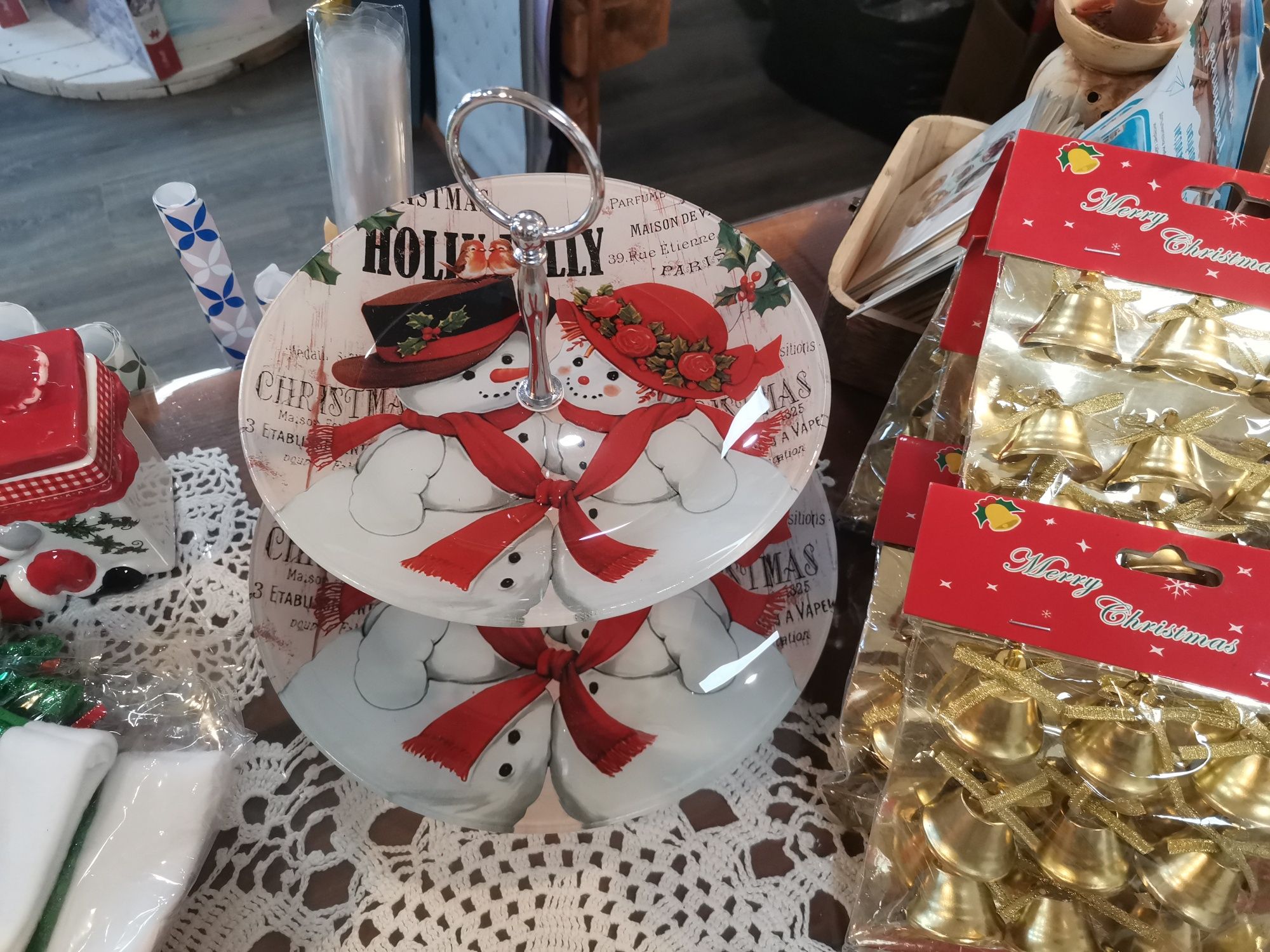 Коледни играчки и декорации
