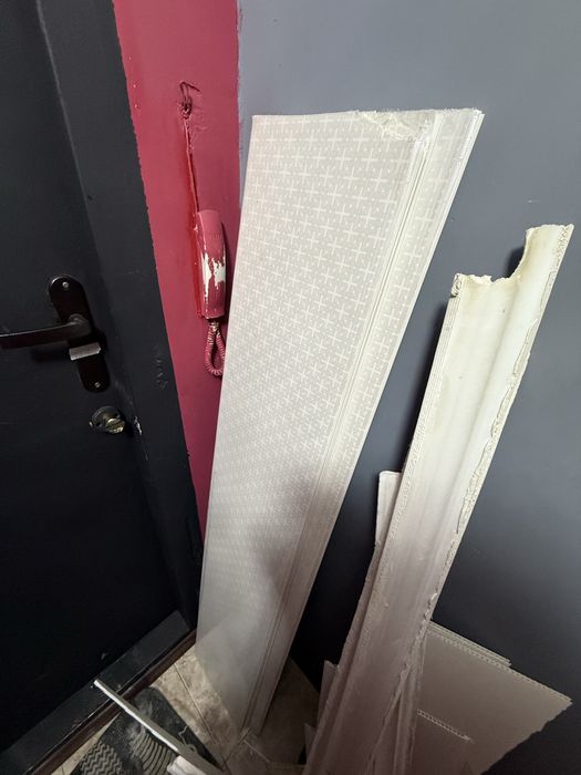 Отдам потолочный пластик 6 палок по 1,5 м