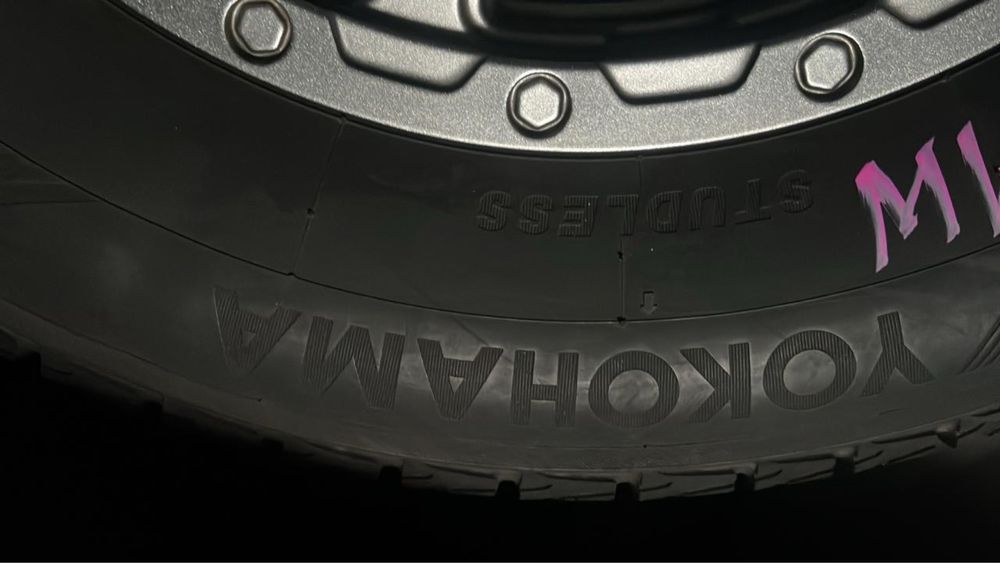 Продам зимнюю резину и диски