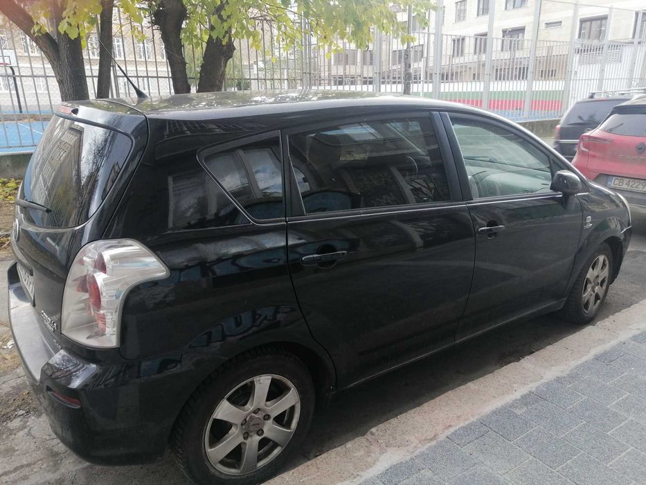 Автомобил Toyota Corolla Verso