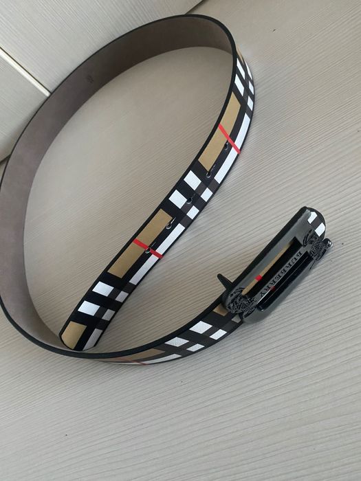 Curea burberry noua