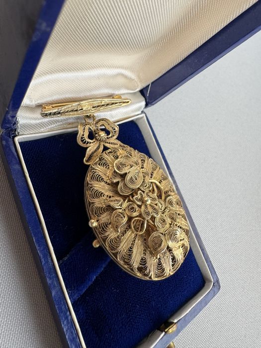 Brosa din argint filigran placat cu aur