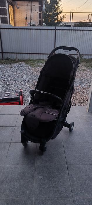Продам прогулочную коляску