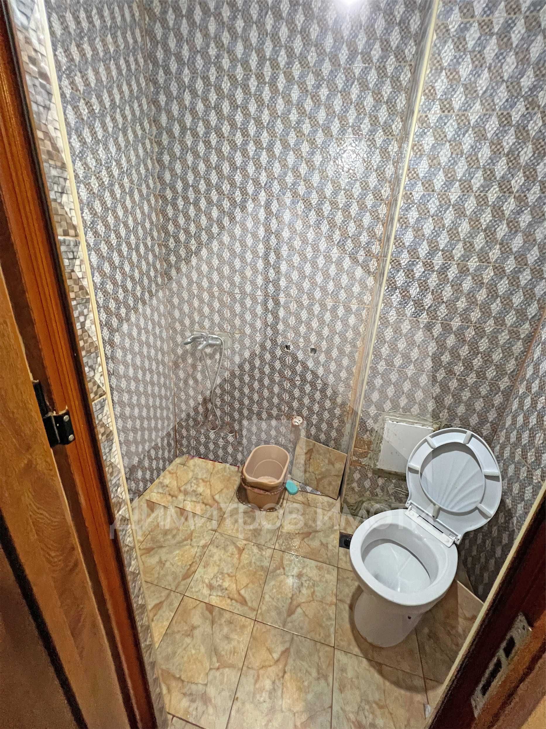Продава ЕДНОСТАЕН апартамент тип гарсониера в гр. Нови пазар! Саниран!