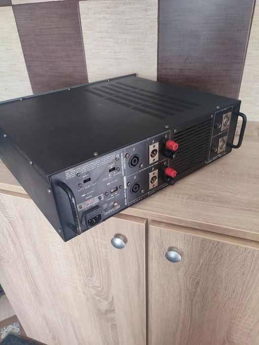 Vând amplificator putere profesional