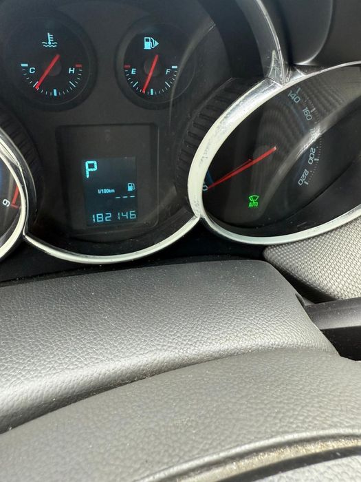 Vând Chevrolet Cruze 2010