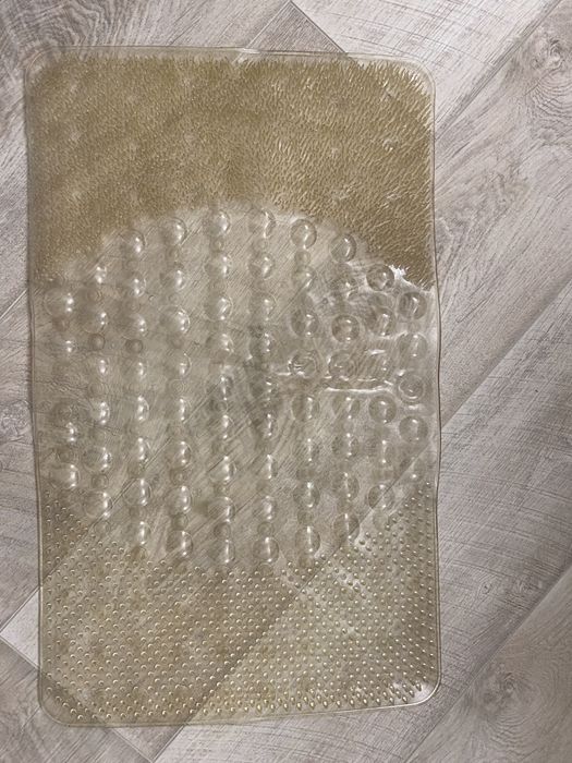 Продам противоскользящий коврик в ванну