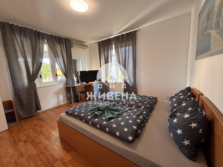 Продава триетажна обзаведена къща в с.Рогачево, площ 300 кв.м