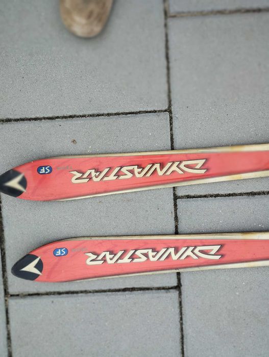 Vând schiuri folosite