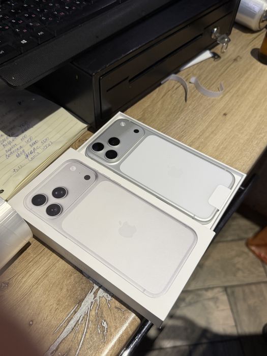 Продам 17 про макс СРОЧНО!!!