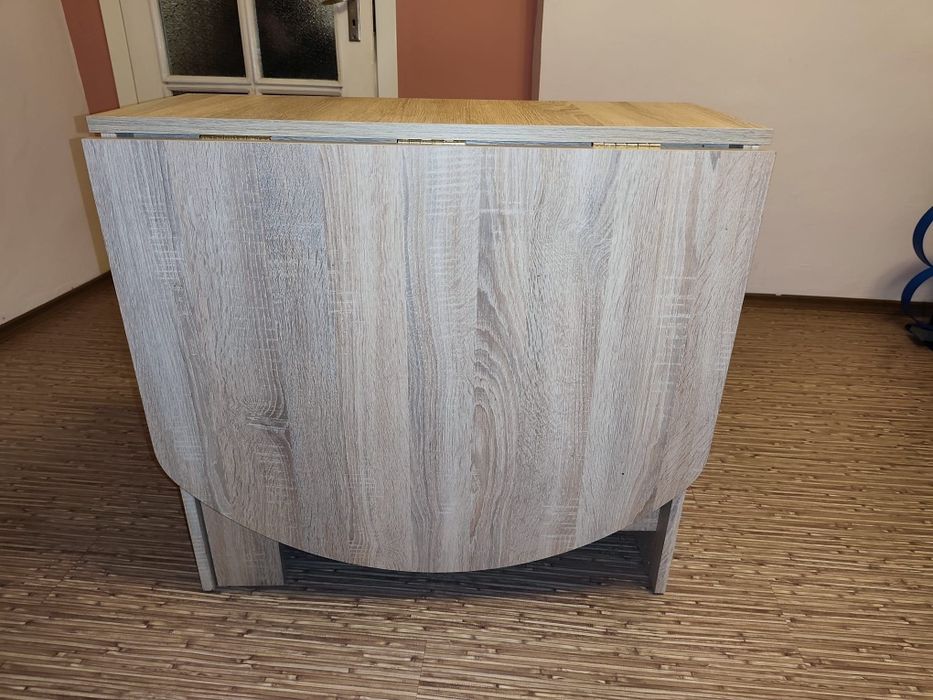 Продавам : Дървена маса