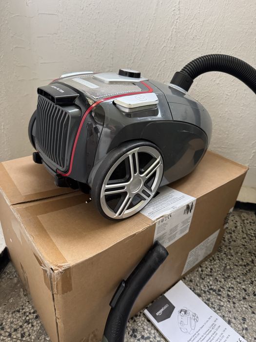 Прахосмукачка с Торба AmazonBasics B07D43B982 700W, с HEPA Филтър!