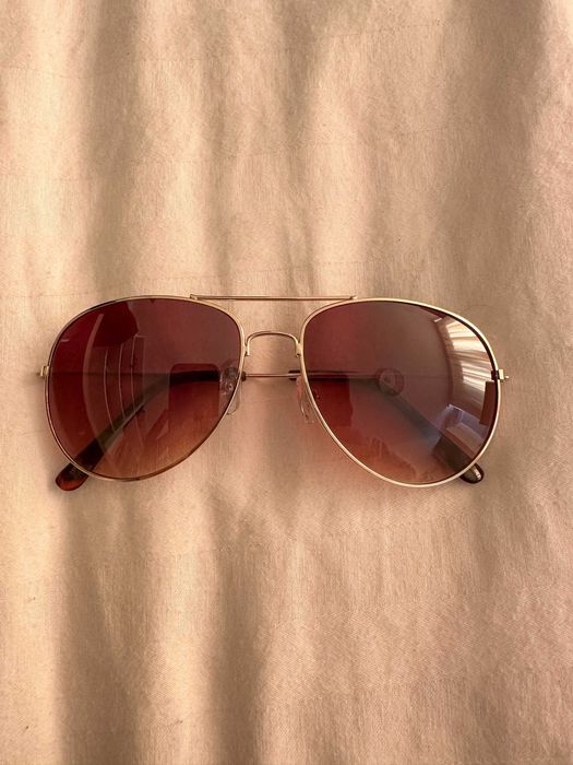 Ochelari de Soare Aviator Aurii cu Lentile Vișiniu – Unisex