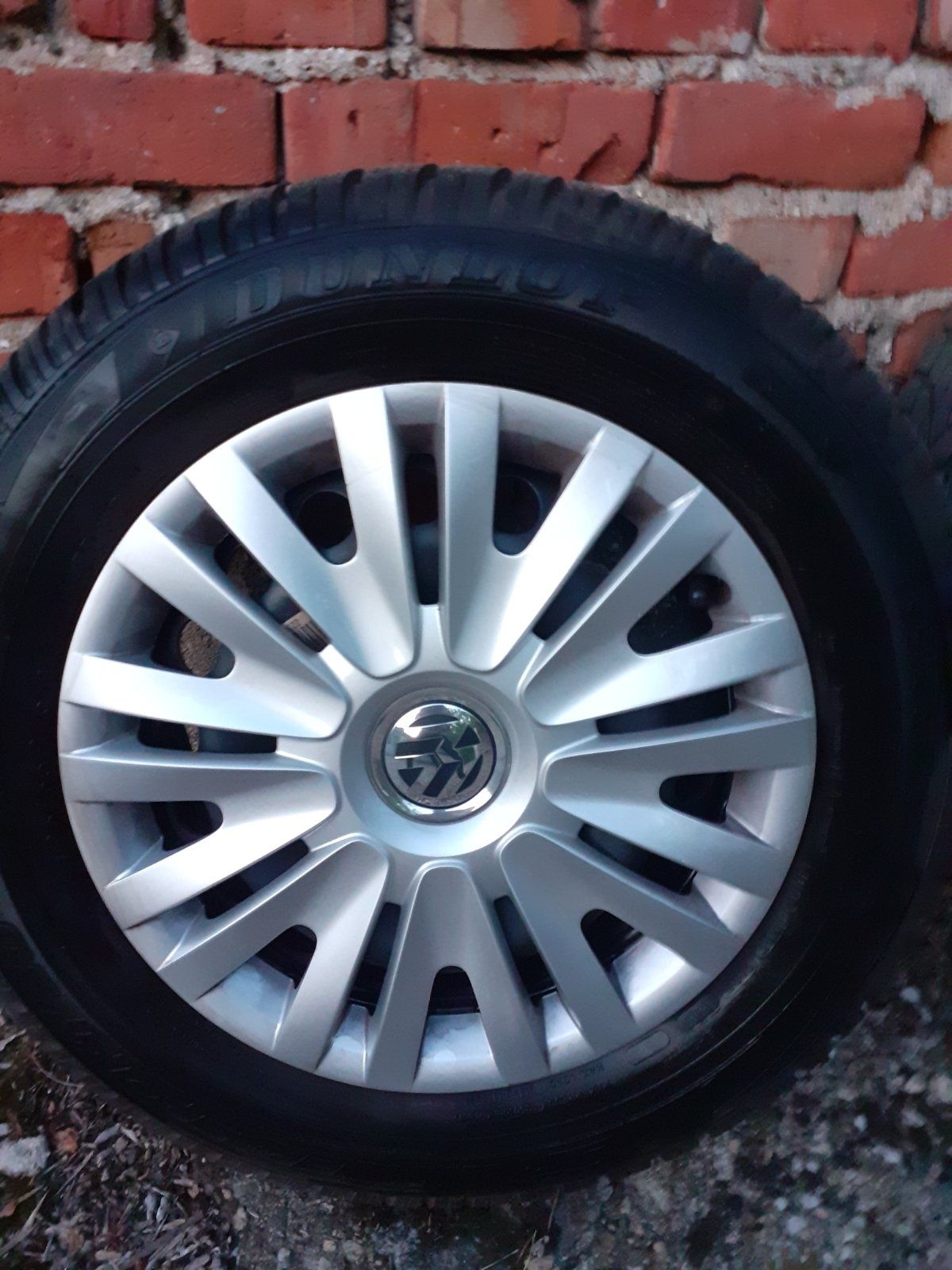 Зимни гуми Dunlop 195/65/15 джанти и тасове