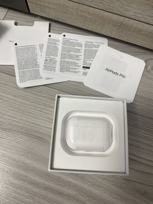 Apple AirPods Pro 2 - originale, noi