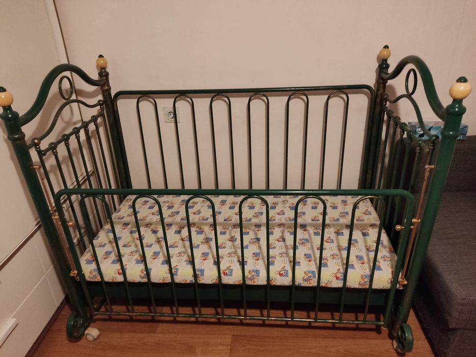 Детско легло с дюшек и чекмедже