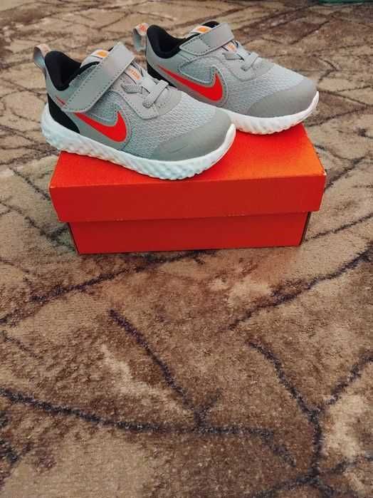 Чисто нови Детски маратонки Nike 23.5 номер