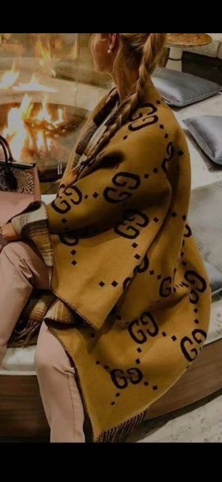 Poncho Gucci model 2026-iarnă, 2 modele