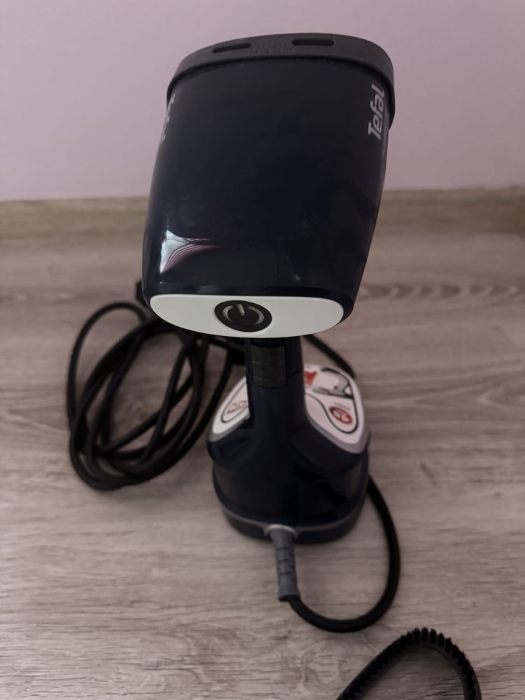 Уред за вертикално гладене с парa Tefal