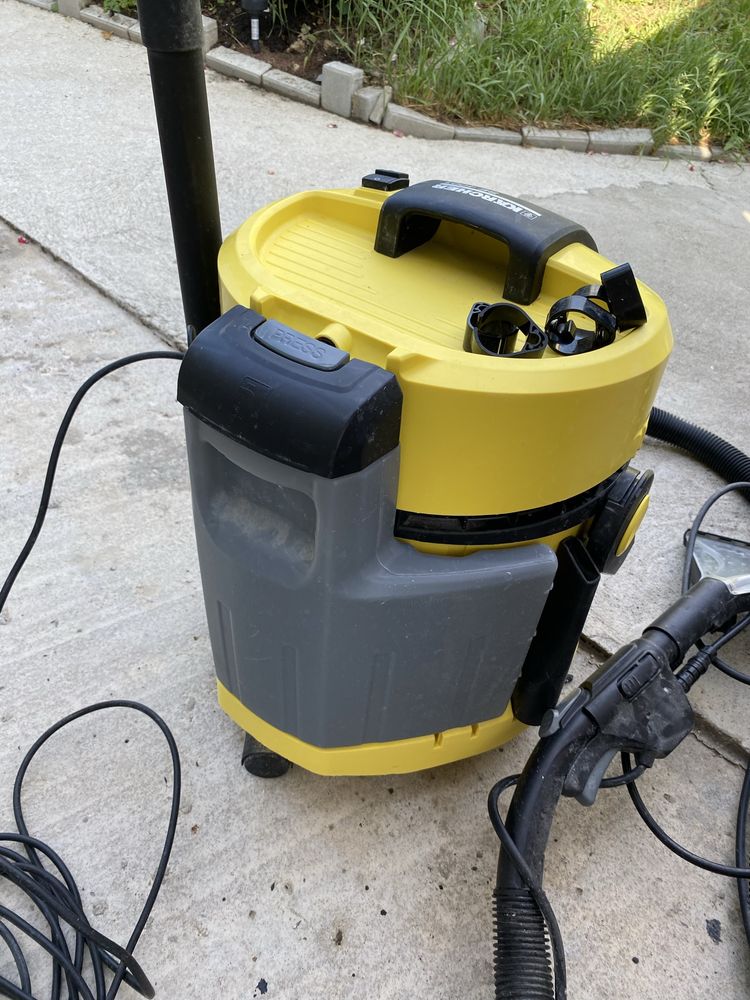 Aspirator cu spalare karcher SE 4001