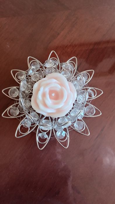 Подсвечник со свечой