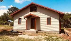 Case modulare moderne pe structura metalica, cabane tip A rustice