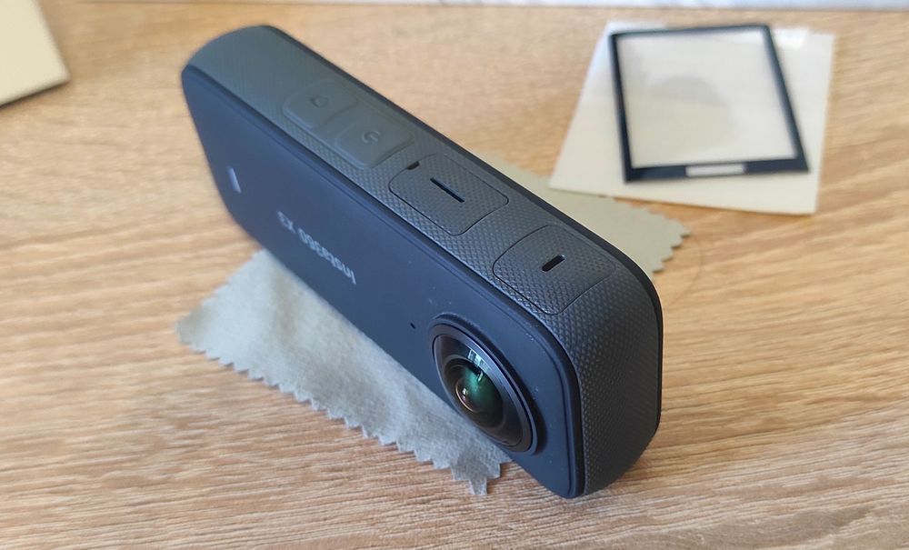 Insta 360 x3 + аксесоари, екшън камера 360 градуса