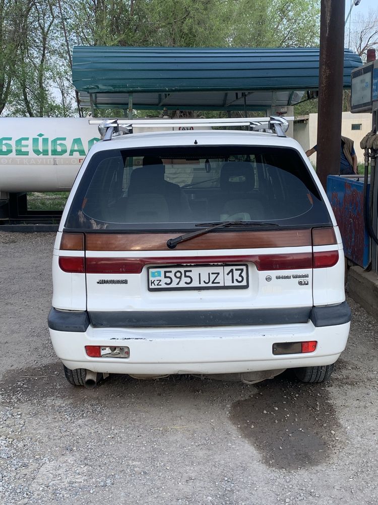 Продам машину mitsubishi space wagon