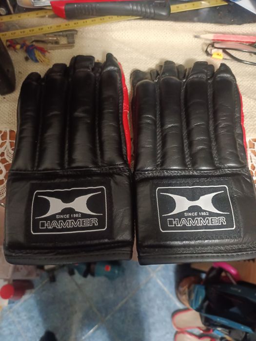 Vand mănuși pentru sport