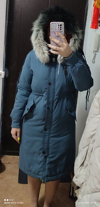Продам зимнюю куртку женскую