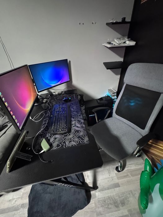 Ofertă setup de gaming complet! Unitate+2monitoare+birou+perif+scaun