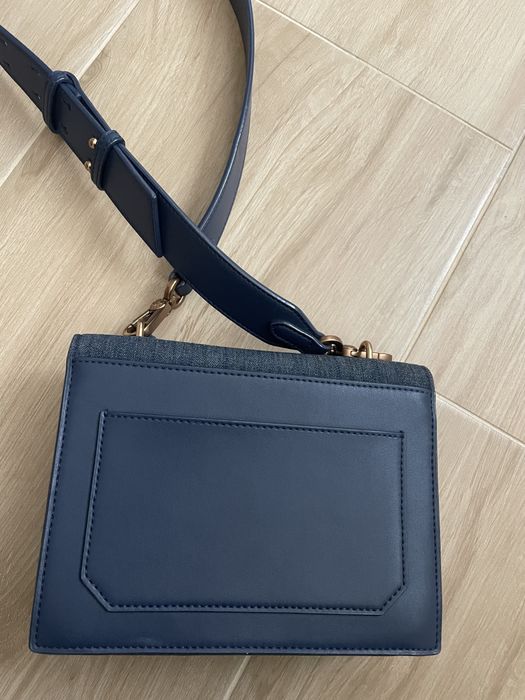 Дамска чанта Charles and Keith