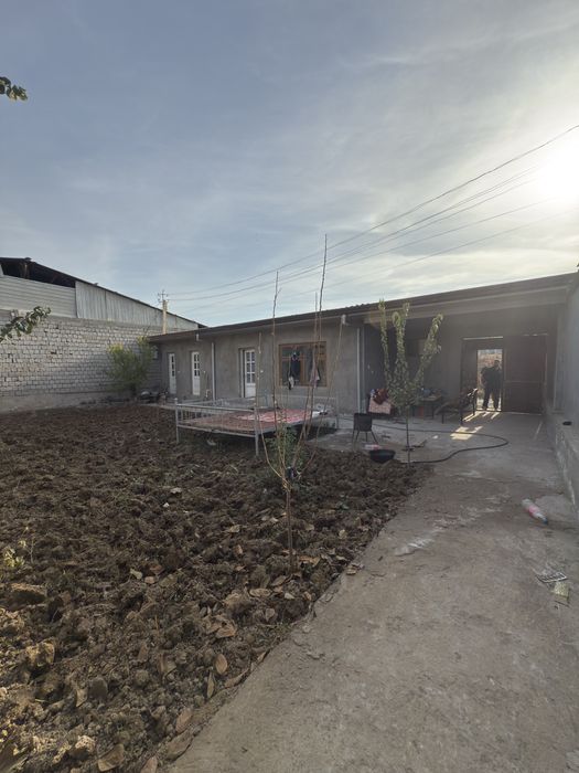 Назарбек текистилда ховли сотилади зудлик билан