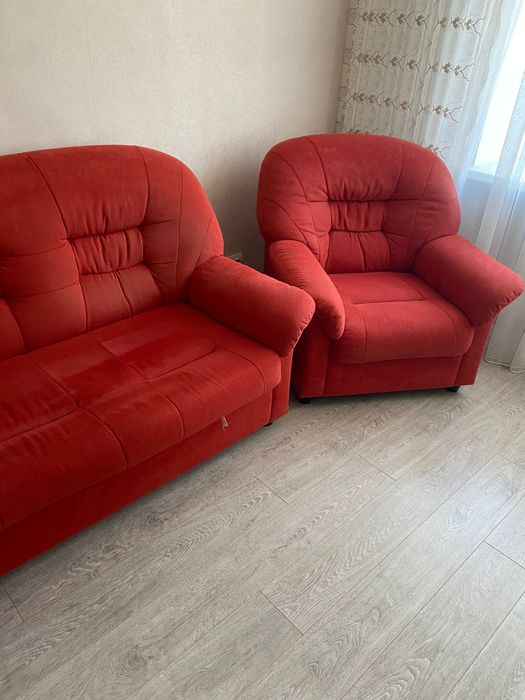 Продам диван и два кресла