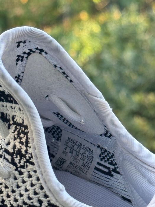 Yeezy 350 V2 • Zebra