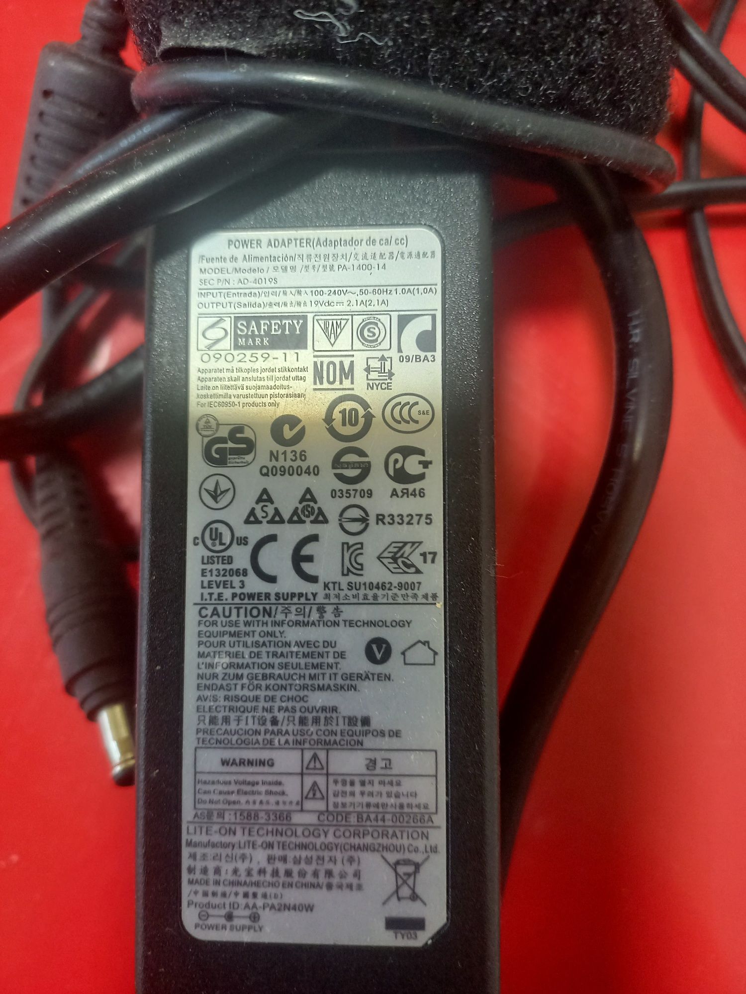 Блок питания от нетбука Samsung