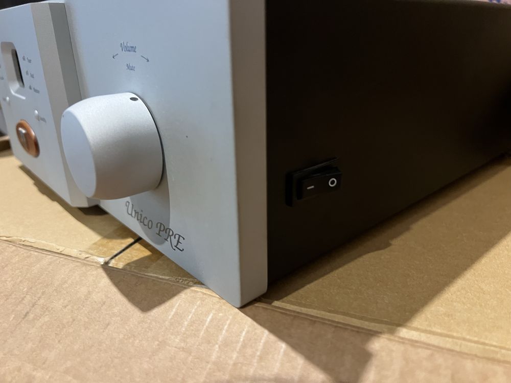 Unison research preamp- лампов хибриден пред усилвател