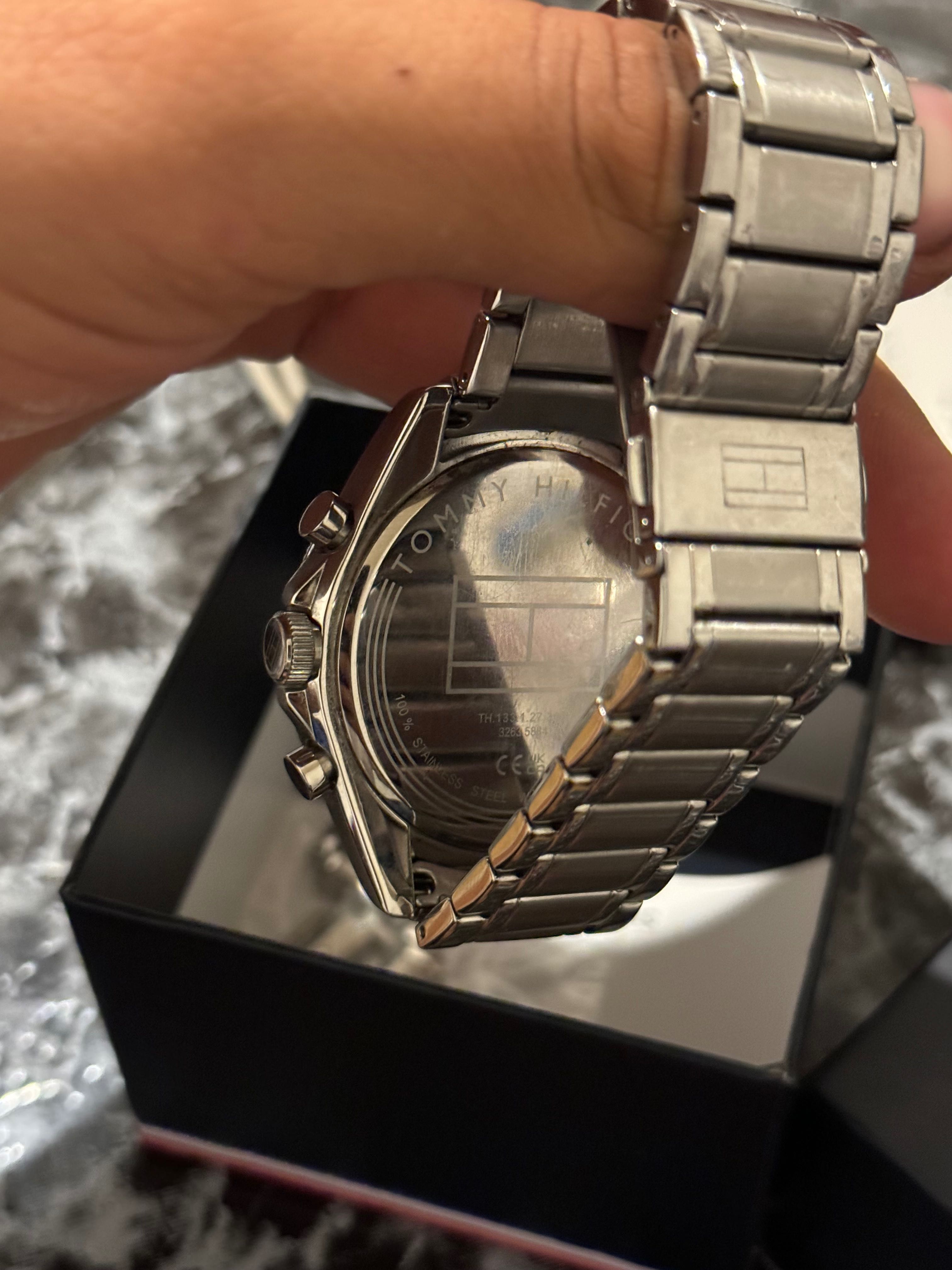 Часовник tommy hilfiger