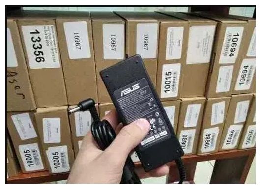 Блок питания, зарядка для ноутбука