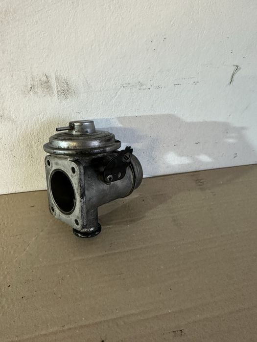 Supapa EGR BMW seria 3 E90 E91 330d 3.0 diesel 231cp