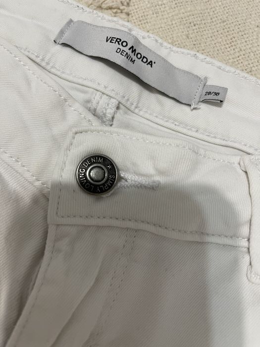 Blugi albi Vero Moda