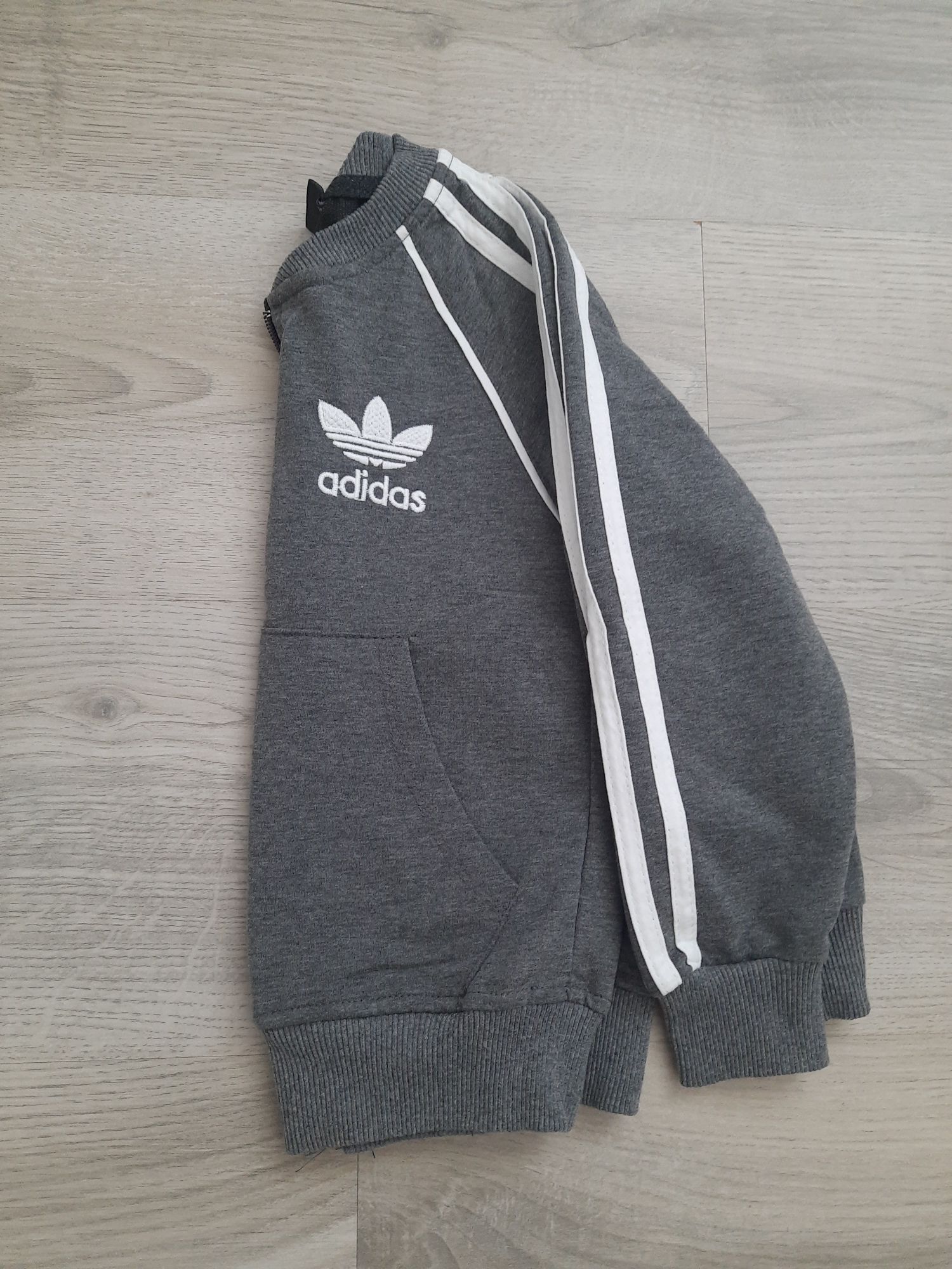Trening Adidas marimea 4-5 ani