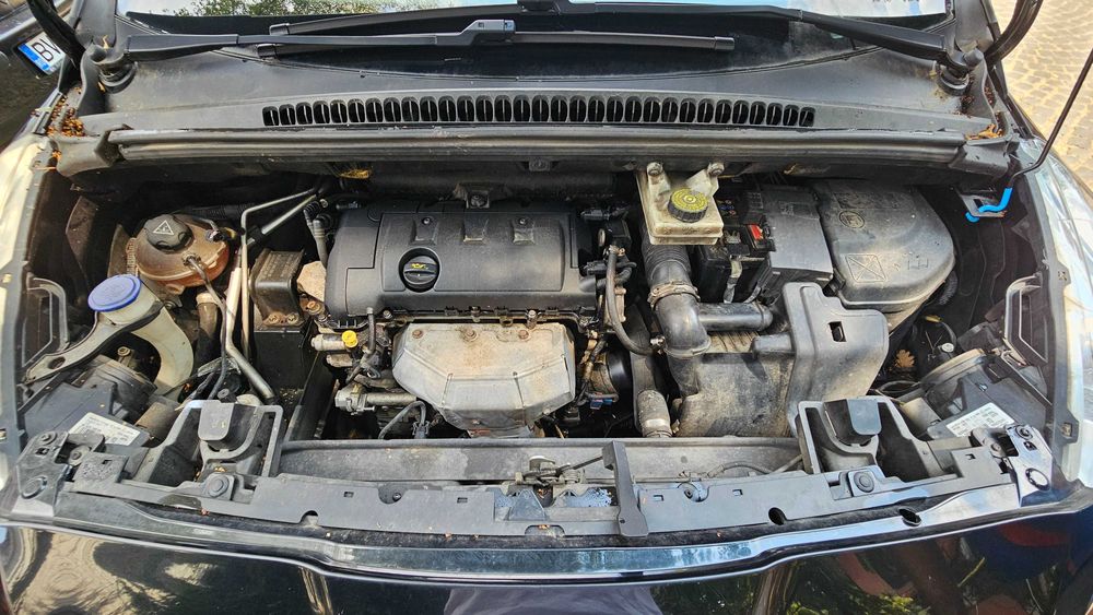 Peugeot 5008 1.6 Benzină Euro 5 • 2011 • Revizii la zi •