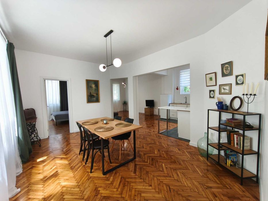 Апартамент по днаем с Гараж  , Център Варна , Шишкова градина.