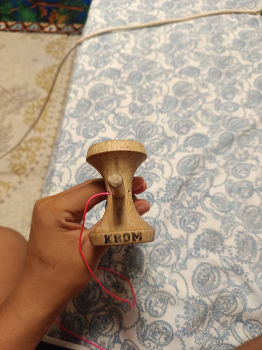 Vând kendama krom