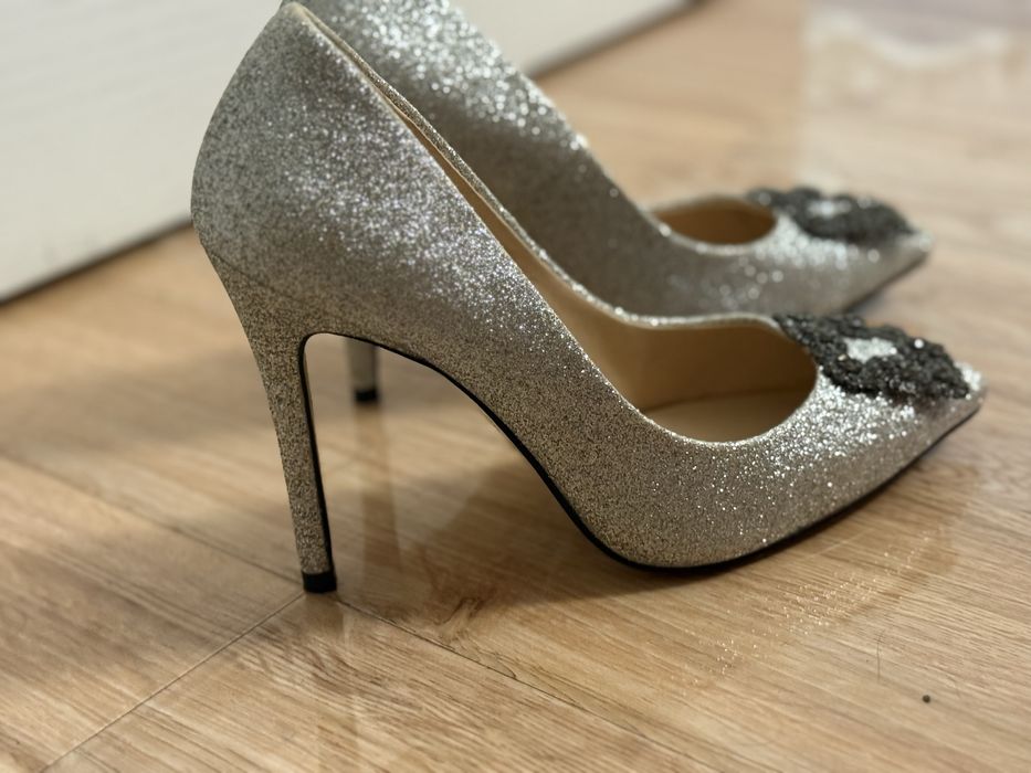 Продам серебристые туфли !