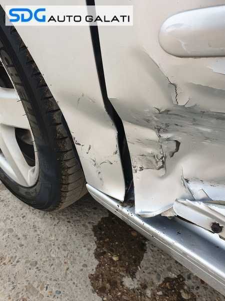 Aripa Stanga Fata cu Defect VW Golf 5 Hatchback 2004 - 2008 Culoare LA7W