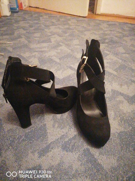 Ppantofi cu toc cu fermoar la spate