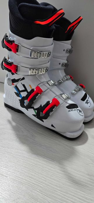 Clapari Rossignol HERO J4 marimea 23.5 folositi un singur sezon